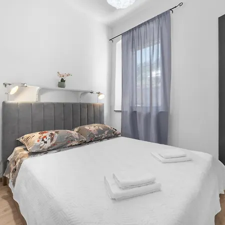 Castropol Near The Arena, By Istrabook Appartement Pula